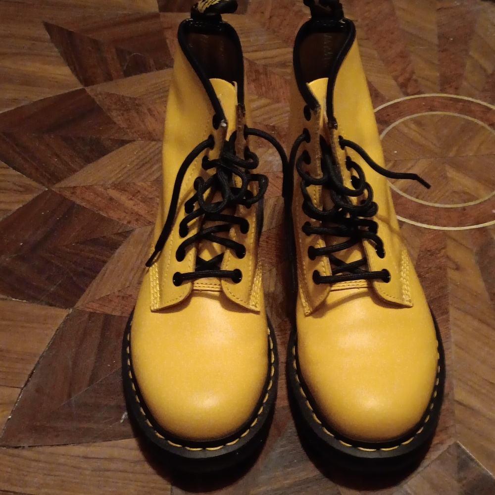 DR MARTINS 1460 AIRWAIR SMOOTH YELLOW BOOTS 8